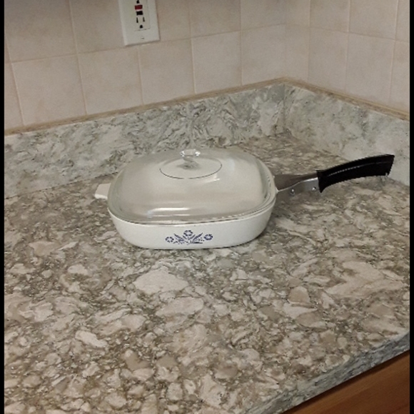 VINTAGE Corningware - Picture 1 of 3